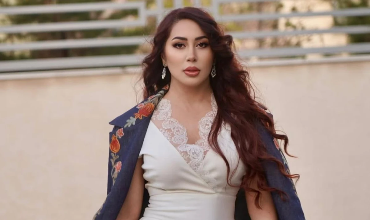 Kaniza tarmoqdagi sahifasiga suratlar joylab, qomatini namoyish qildi