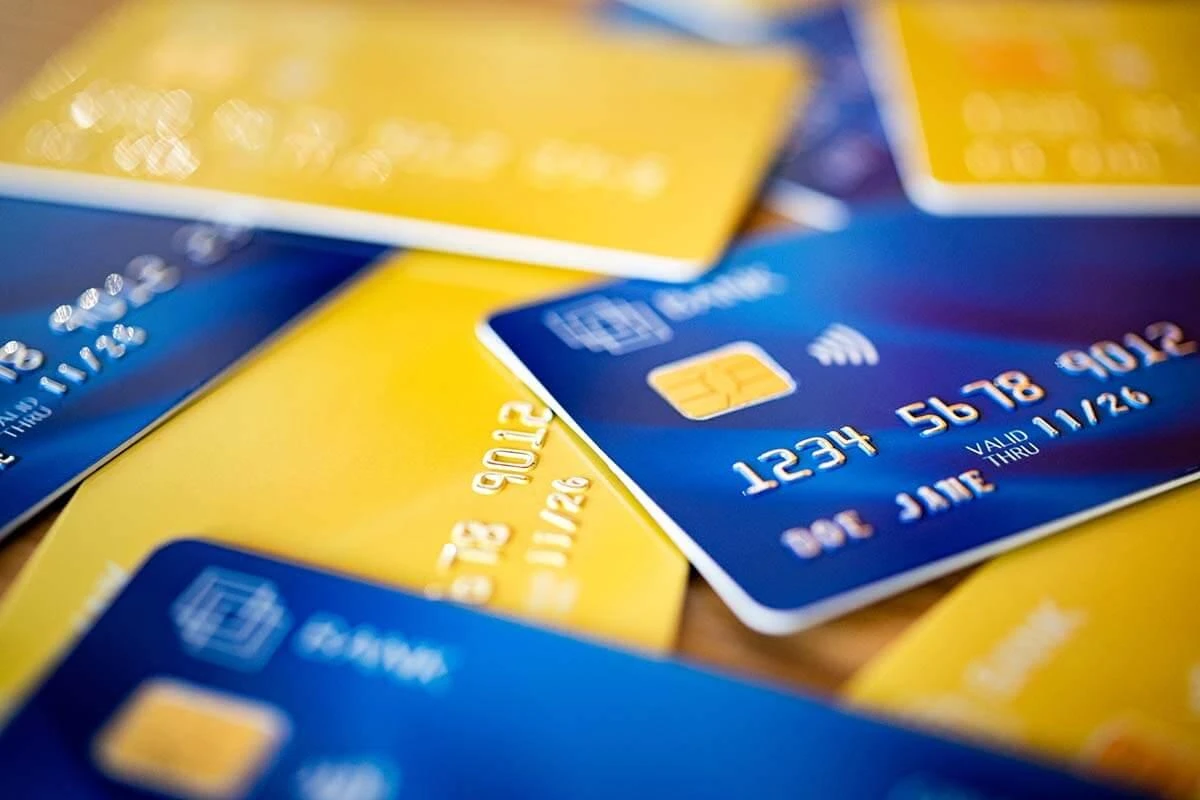 O‘zbekistonda muomaladagi bank kartalari soni keskin ko‘paydi