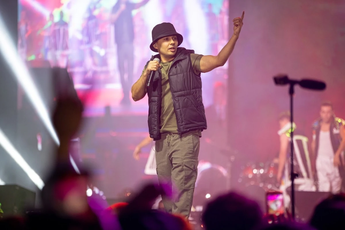 Reper Shoxrux "Davom etamiz" konsert dasturi bilan sahnaga qaytmoqda