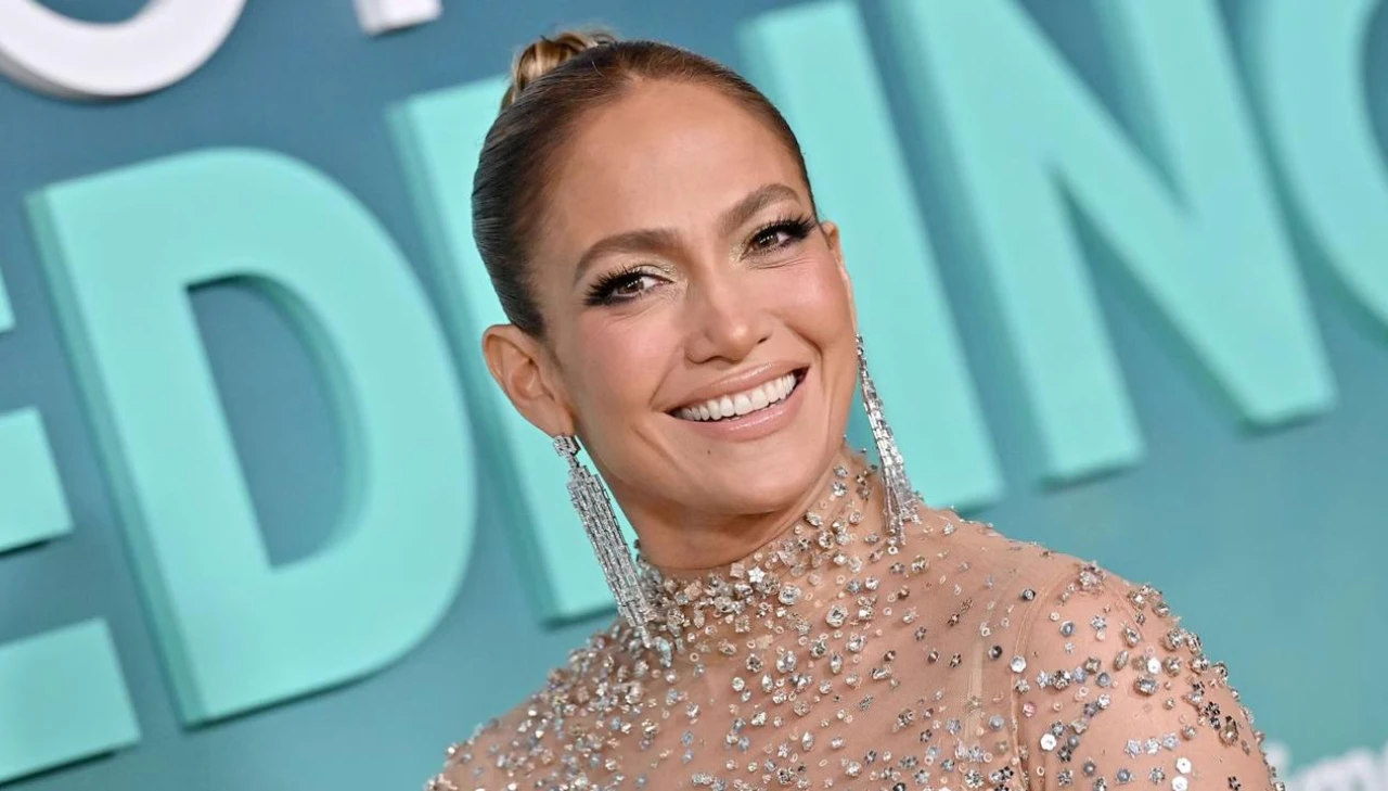 Vaqt filmidagi yalangoch aktrisa Vaqt filmidagi yalangoch aktrisa