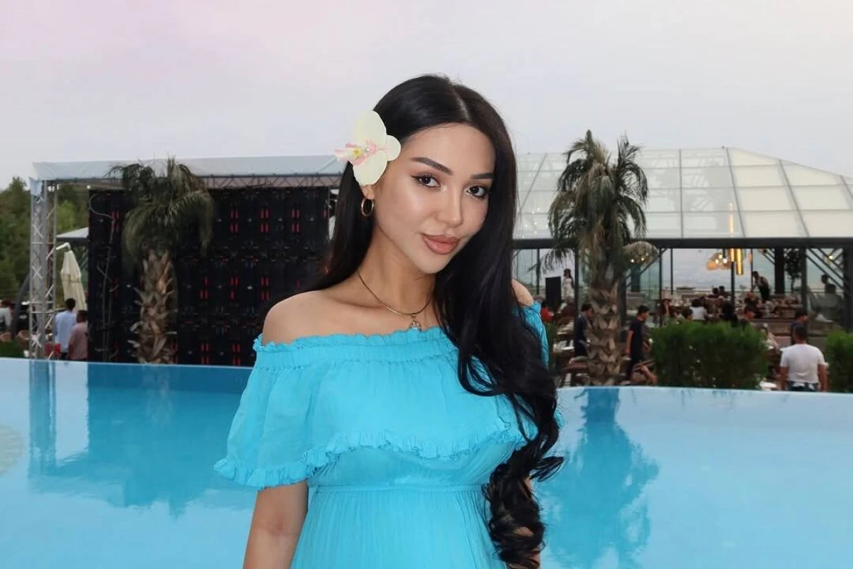 Bloger Sevisha bo‘lajak farzandining jinsini ma’lum qildi