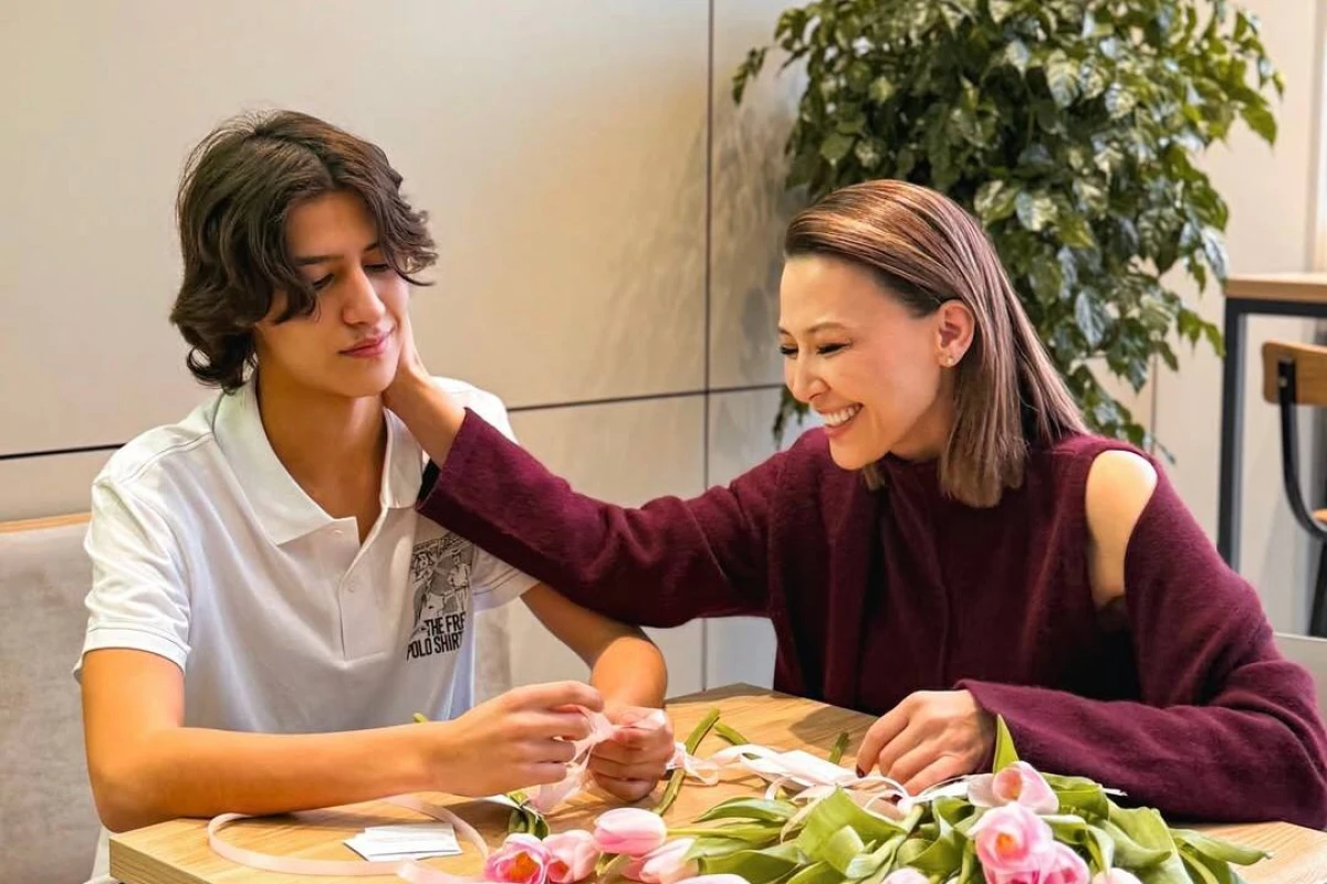 Xonanda Lolaning o‘g‘li chet elga o‘qishga jo‘nab ketdi