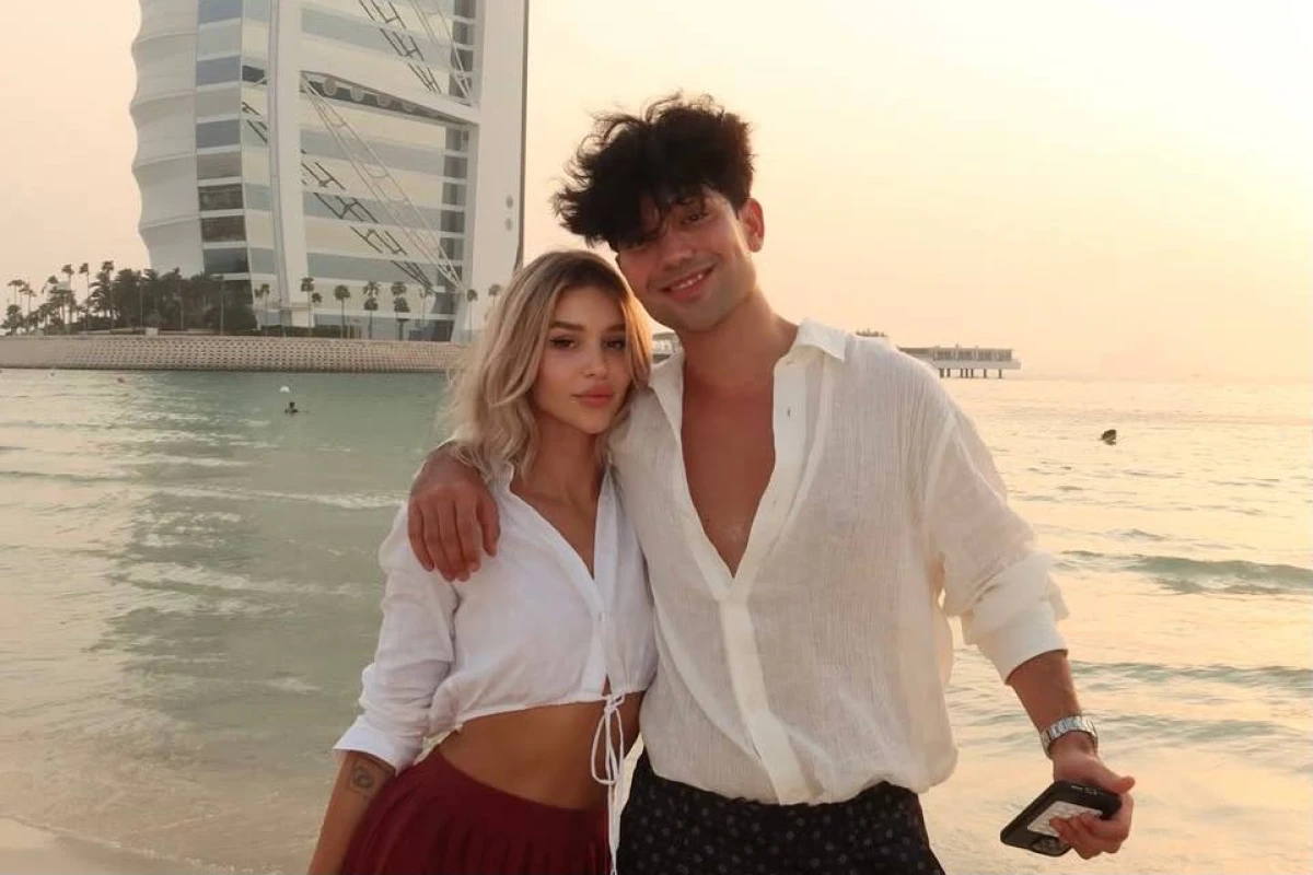 Bloger Ozod Xurramov model bilan munosabatlari “hayp” ekani haqidagi ayblovlarga munosabat bildirdi