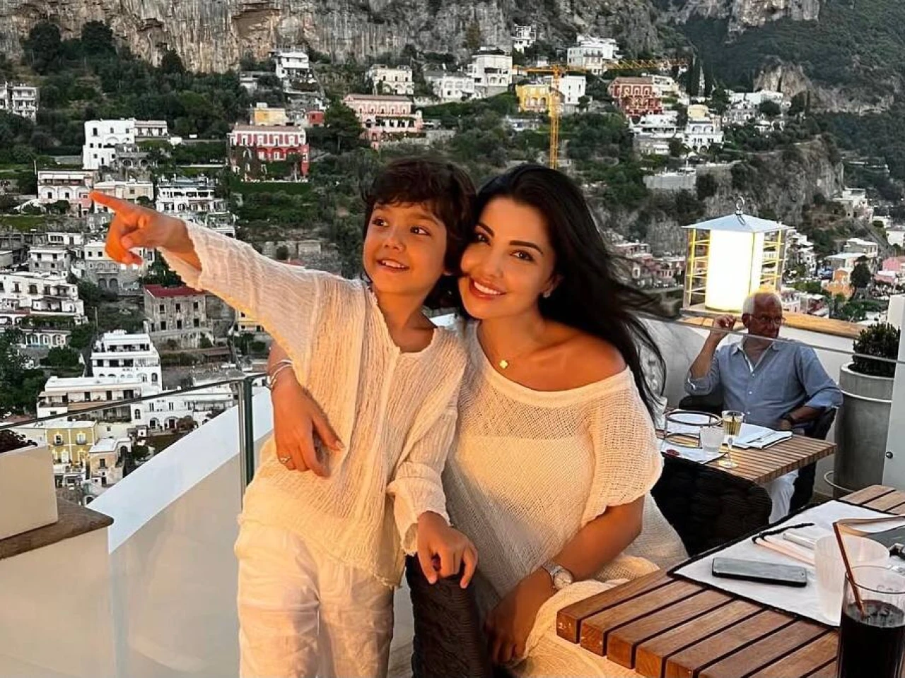 Mini yubkada minora Mini yubkada minora