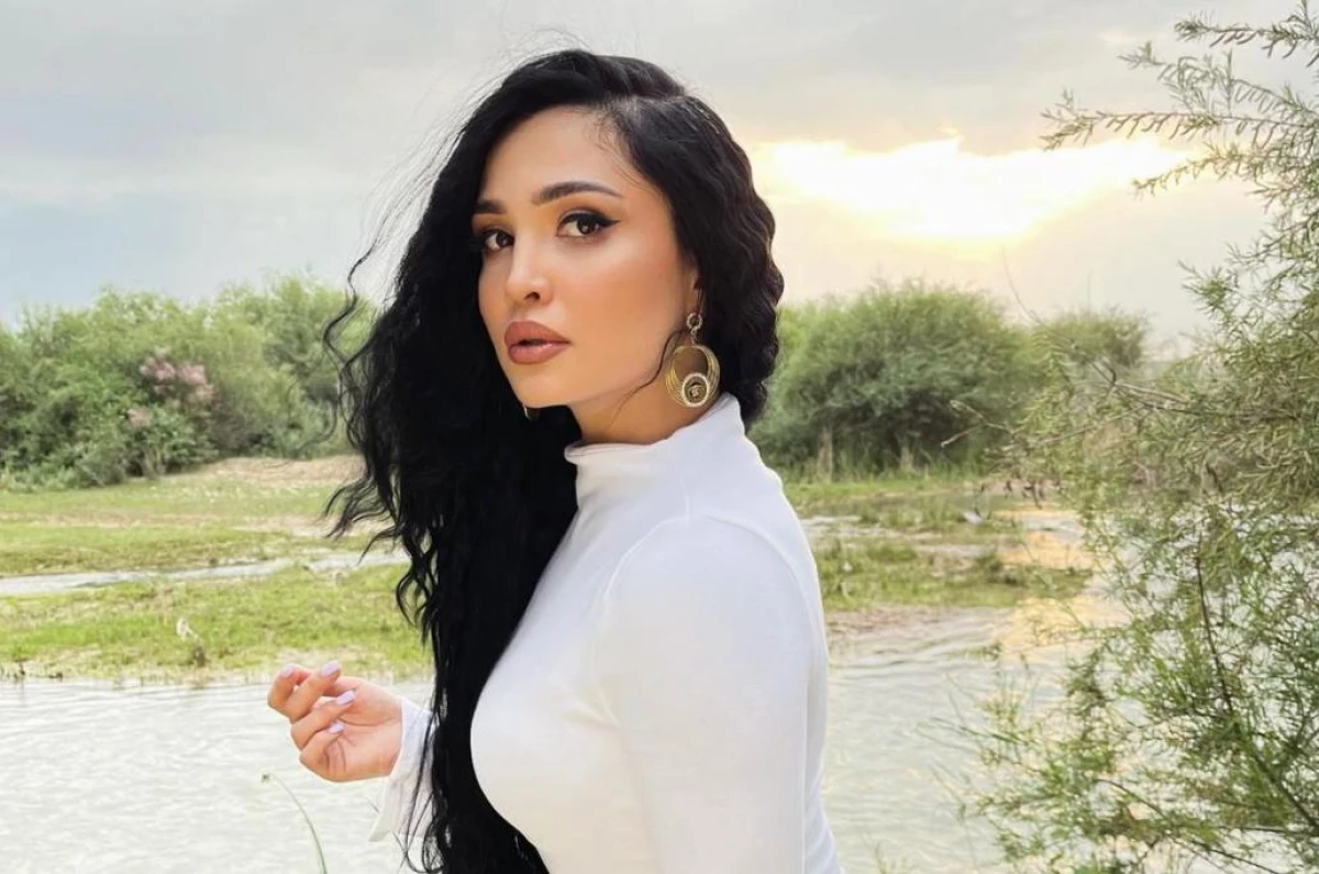 Aktrisa Luiza Rasulova yaltiroq libosda o‘z qomatini namoyish etdi