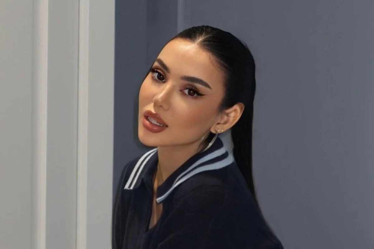 Bloger Bonamur kalta ko‘ylakdagi suratlari bois tanqidga uchradi