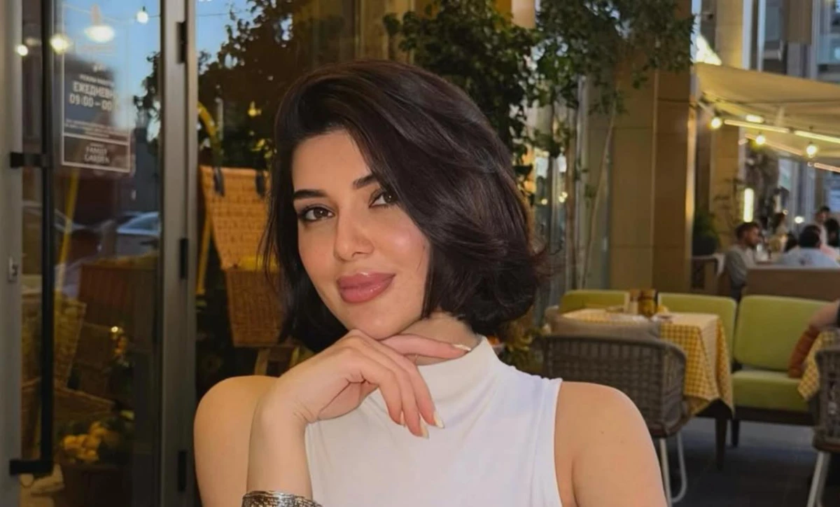 Zarina Yo‘ldosheva dekoltesi ochiq ko‘ylakda tushgan suratlarini e’lon qildi