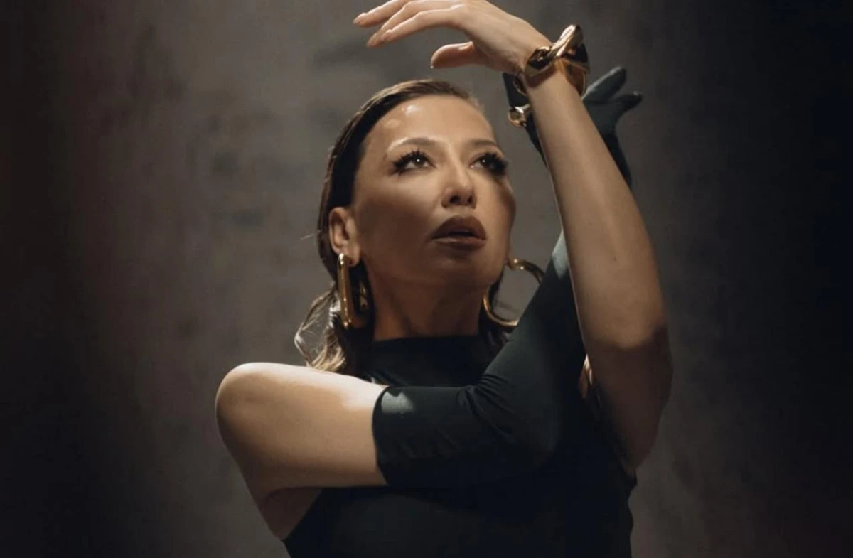 Lola noodatiy ko‘rinishda video suratga oldi