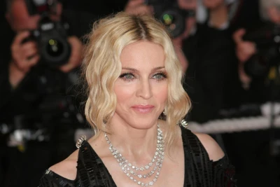 Netflix Madonna biografik serialini tayyorlamoqda