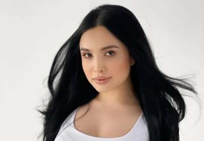 Luiza Rasulova o‘zining qornidagi pressini namoyish etdi
