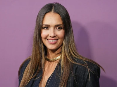 Jessika Alba o‘zidan 12 yosh kichik aktyor bilan munosabat qurdi