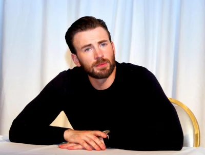 “Kapitan Amerika” Kris Evans ilk bor ota bo‘ldi