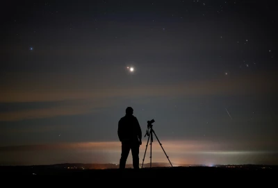 Astrofotograflar tungi osmonda Yupiter va Marsning noyob uchrashuvini suratga oldi