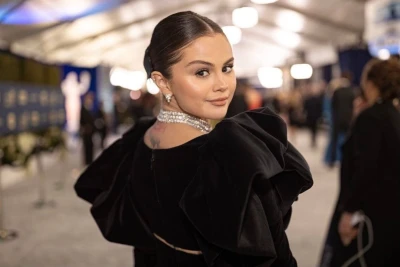 Met Gala’dagi mojaro: Selena Gomesning muxlislari Zendeyani taqlid qilishda ayblamoqda