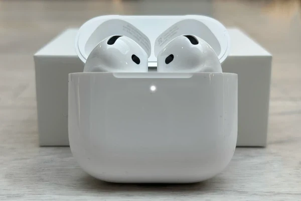 Шовқинни фаол бостирувчи AirPods Pro 4 ни 2 709 000 сўмга сотиб олиш